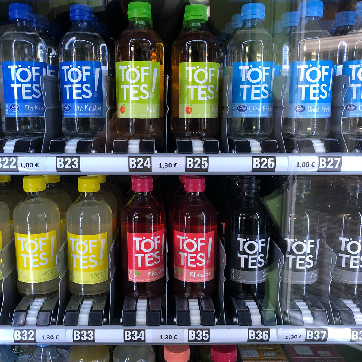 Zwei Flaschen trinken Limo