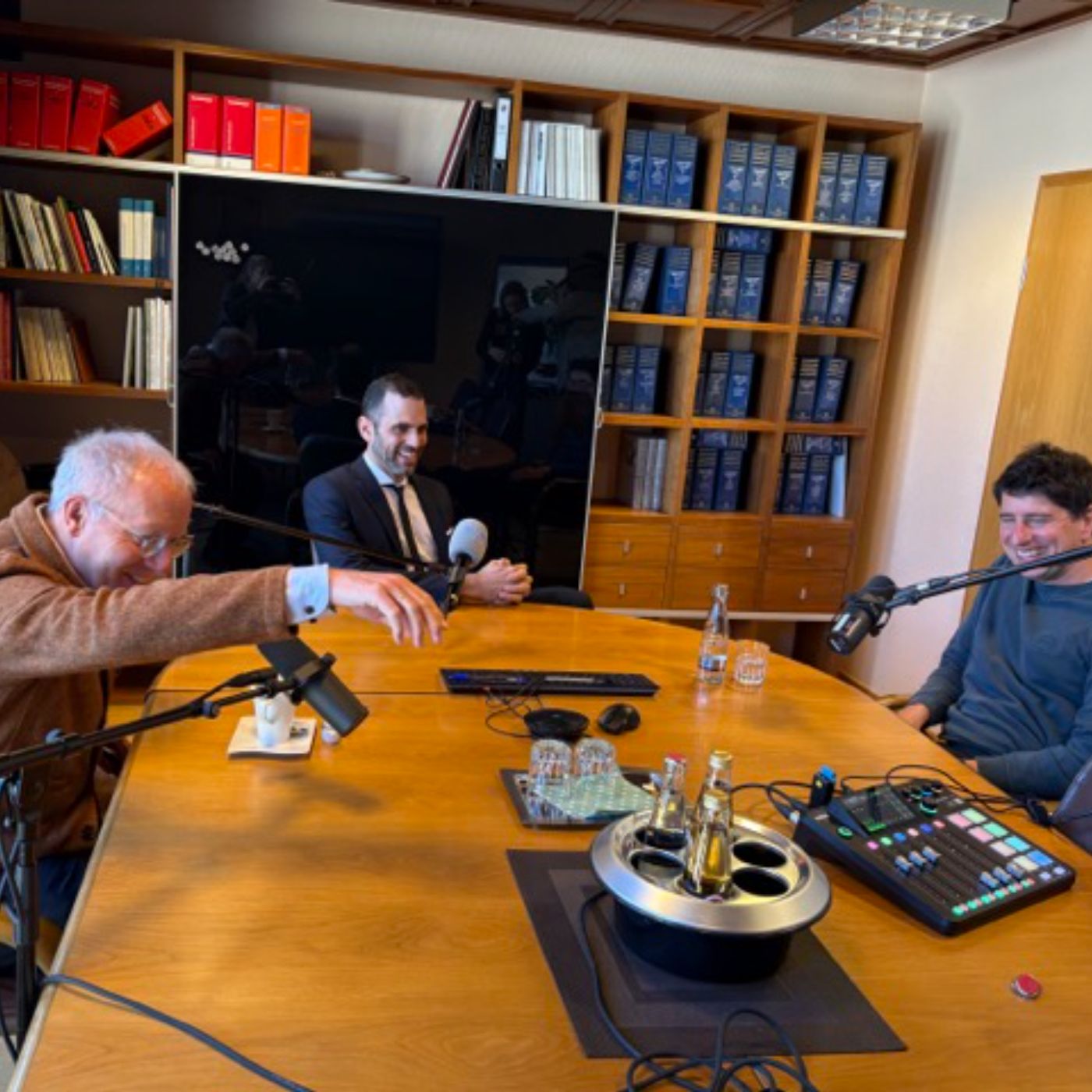 Folge 69: Demokratie-Tour #4 – VG-Bürgermeister Maximilian Abstein ist „nah bei de Leut’“