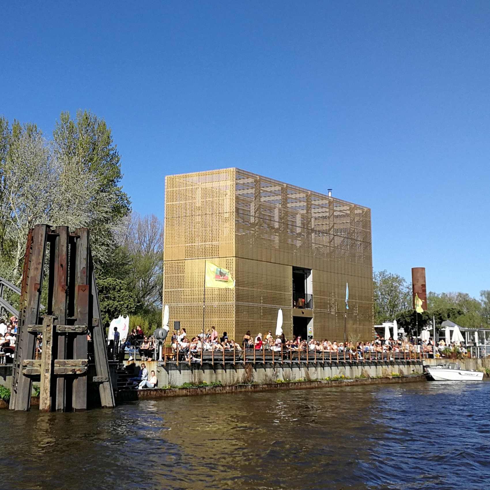 Maike im Hafen - Die Hafenschnackerin