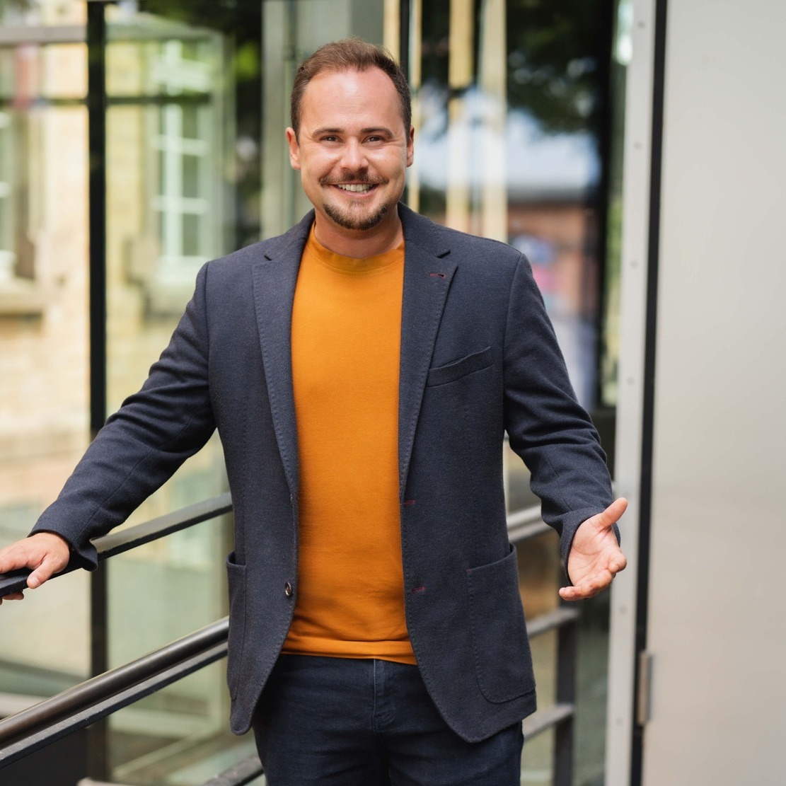 Adrian lädt ein ...