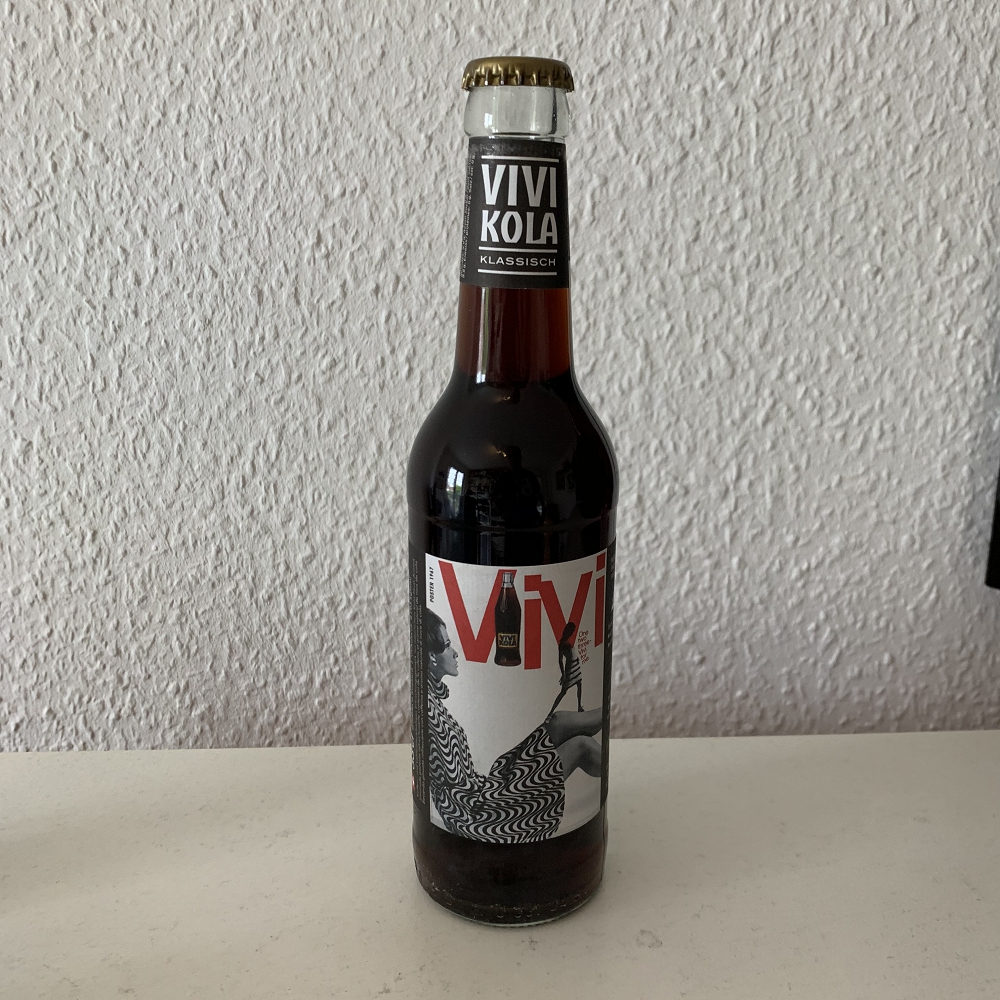 Zwei Flaschen trinken Limo