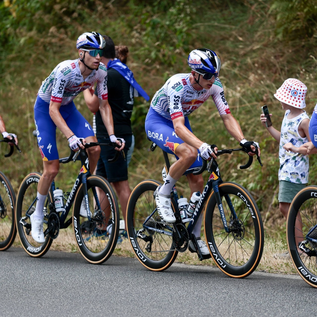 Inside Red Bull-BORA-hansgrohe – Tour de France Podcast (versión en español)