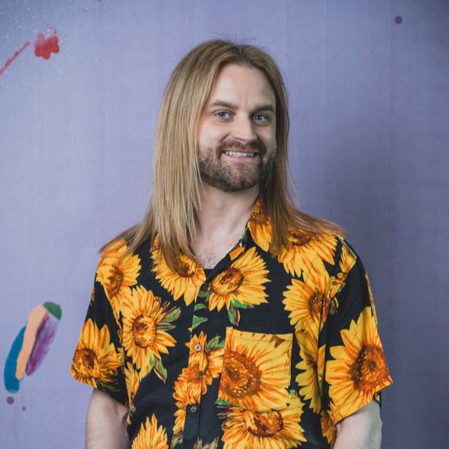 Sune vil vise, at der er flere måder at være mand på. Også i den finansielle sektor