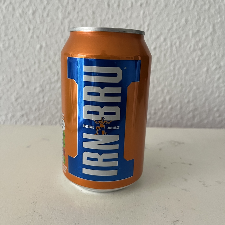 Zwei Flaschen trinken Limo