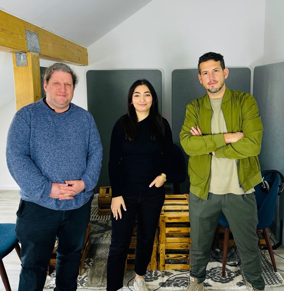 cover of episode #25 - Reem Alabali-Radovan, die ostmigrantische Staatsministerin