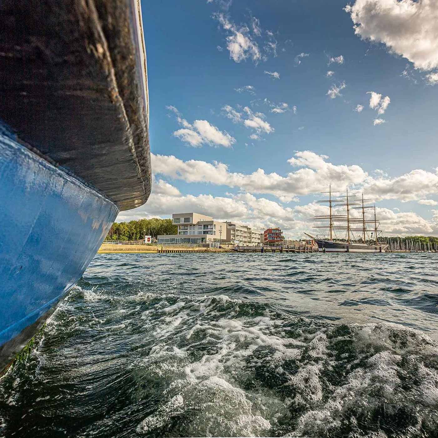 Eine runde Sache - Mini-Kreuzfahrt und Seelen-Yoga in Travemünde episode artwork