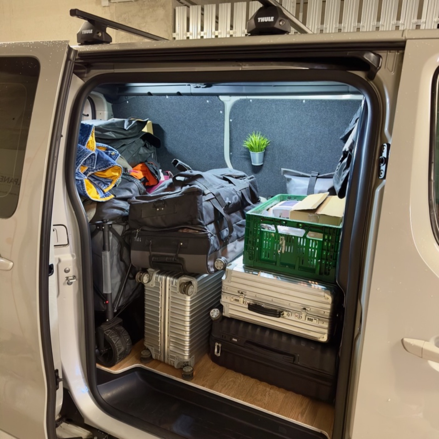 Ein Pott Kaffee, Geschichten von vor, auf und hinter der Bühne.