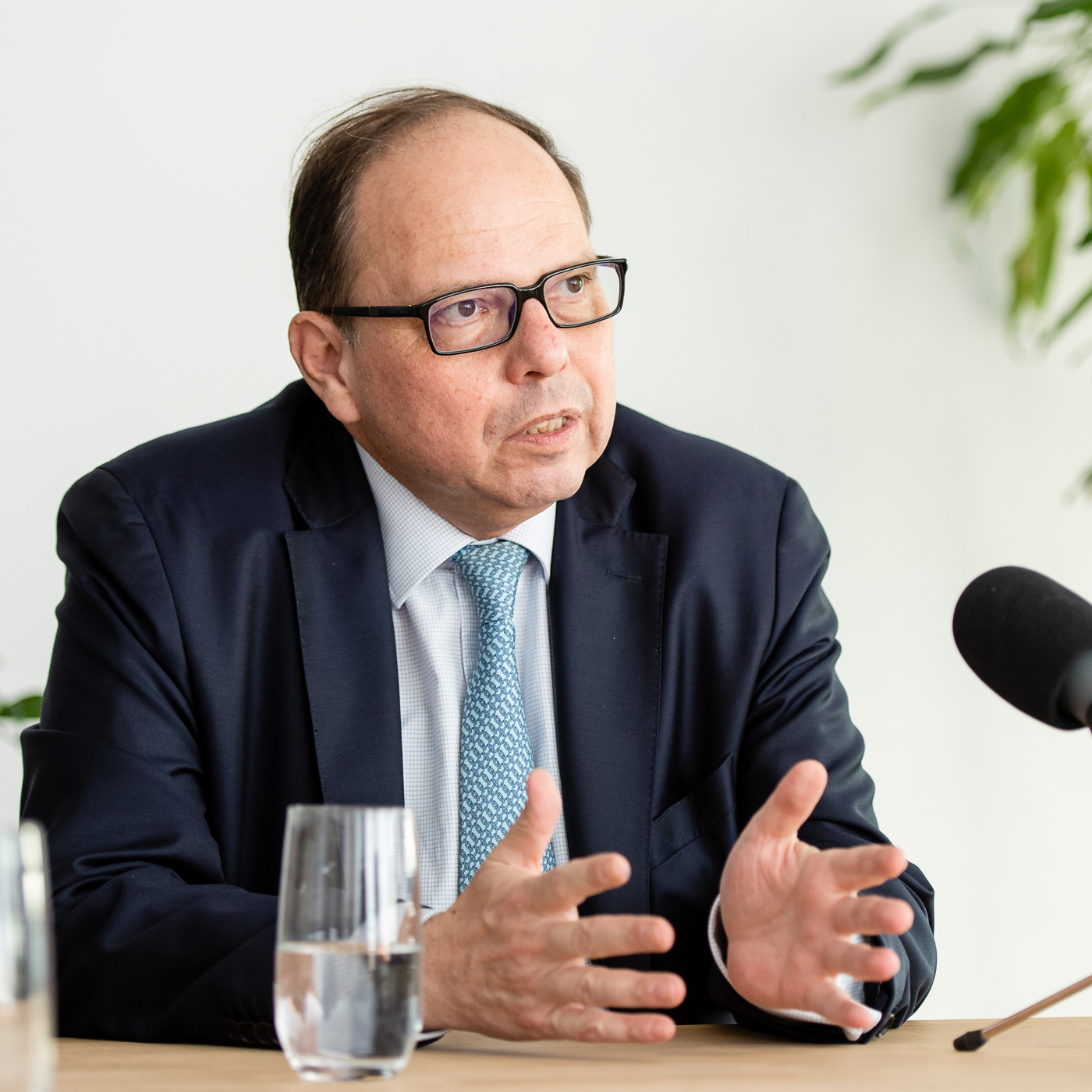 Staffel 2 | 4 mit Ärztekammerpräsident Dr. Thomas Szekeres: Impfen wirkt – zaudern kostet Geld und Leben