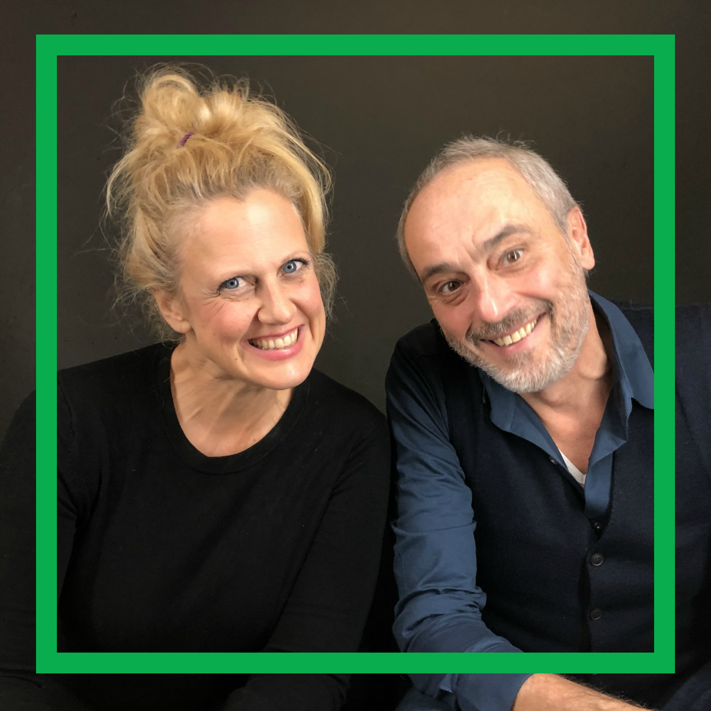 Mit den Waffeln einer Frau