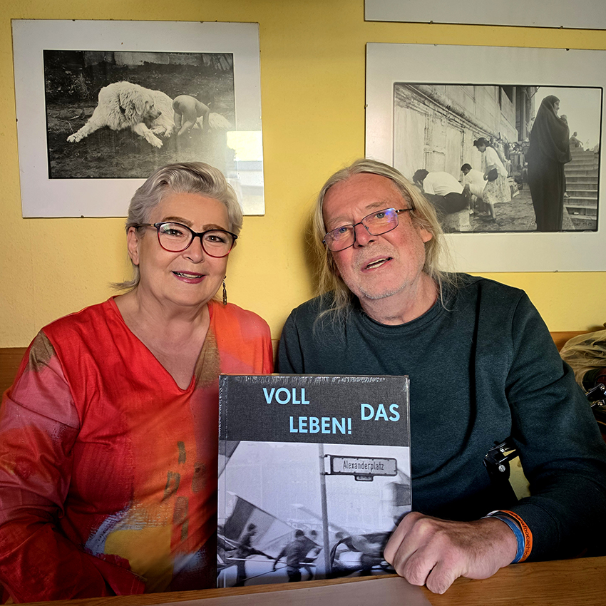 Schwarz hören: Petra Schwarz im Gespräch mit Harald Hauswald über Leben und Tod