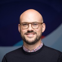 #64 mit Timo Pelz, Head of Business Marketing bei Instagram: STAY POSITIVE! episode artwork