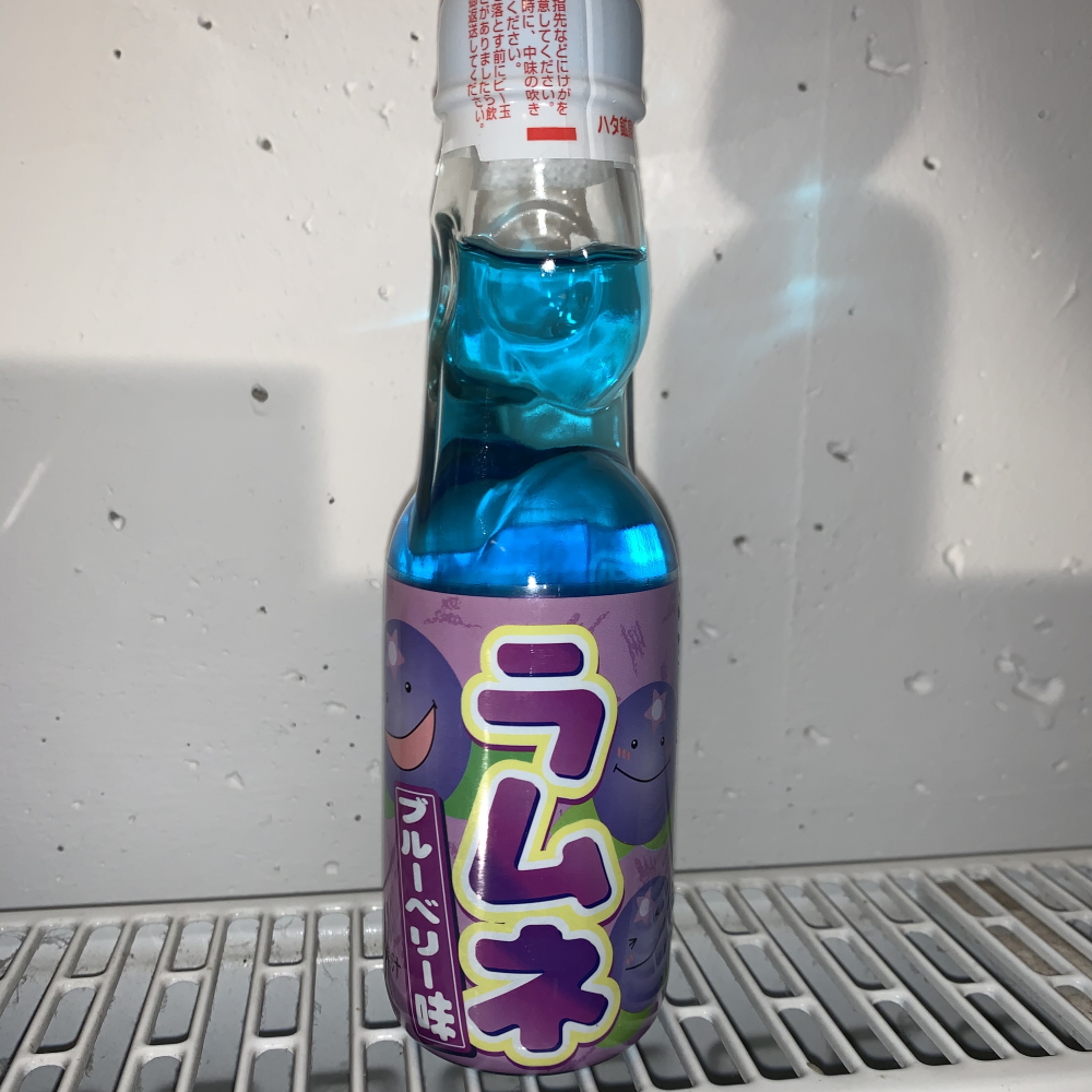 Zwei Flaschen trinken Limo
