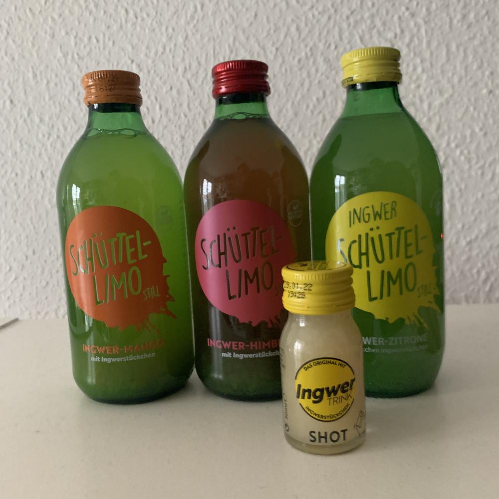 Zwei Flaschen trinken Limo