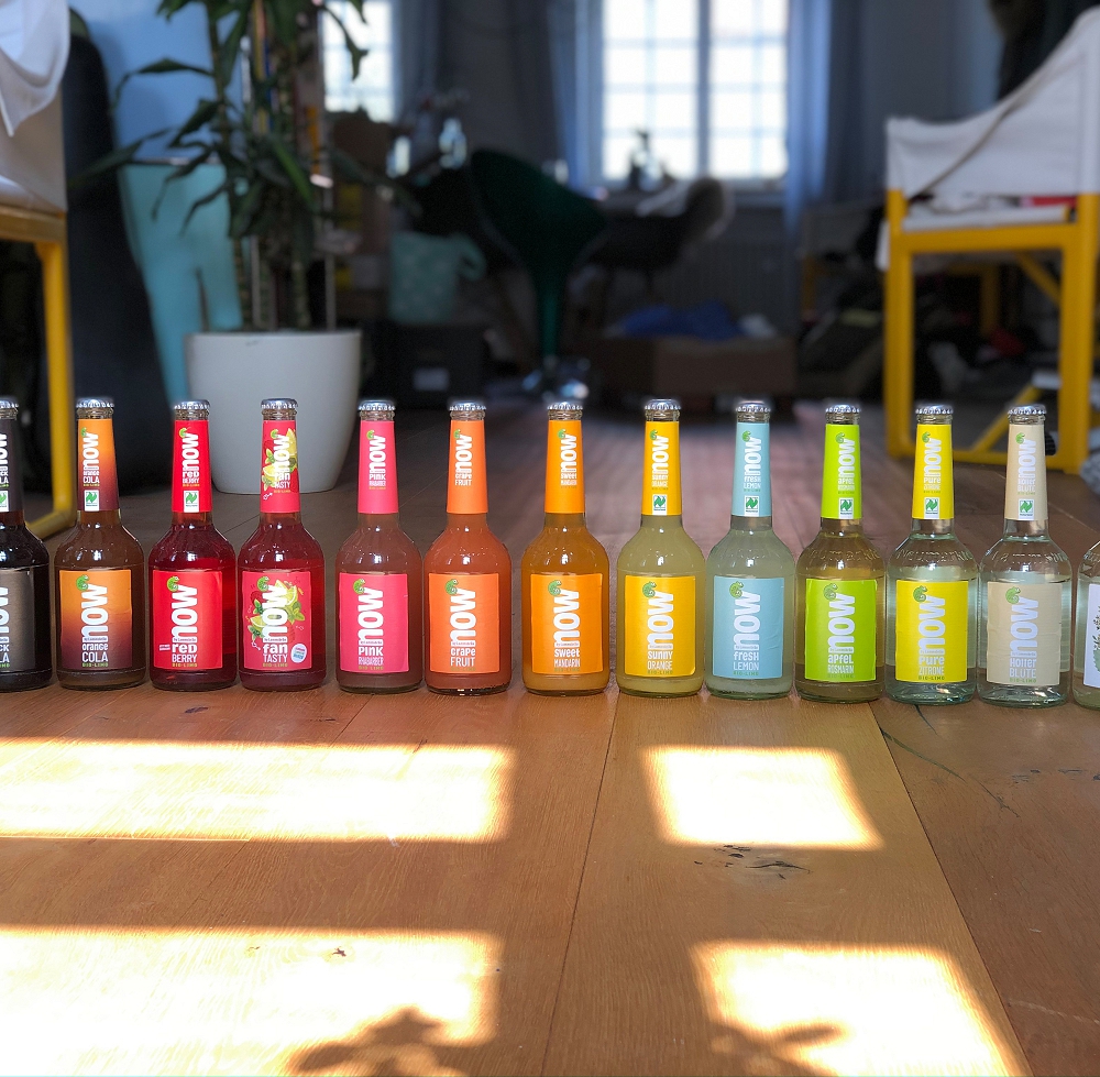 Zwei Flaschen trinken Limo
