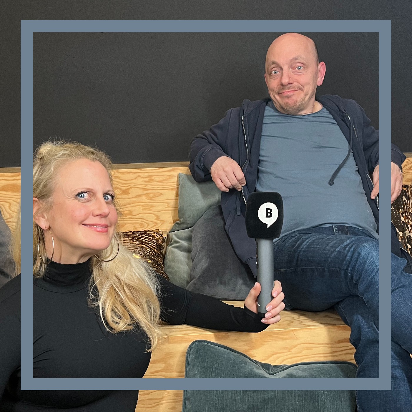 Mit den Waffeln einer Frau