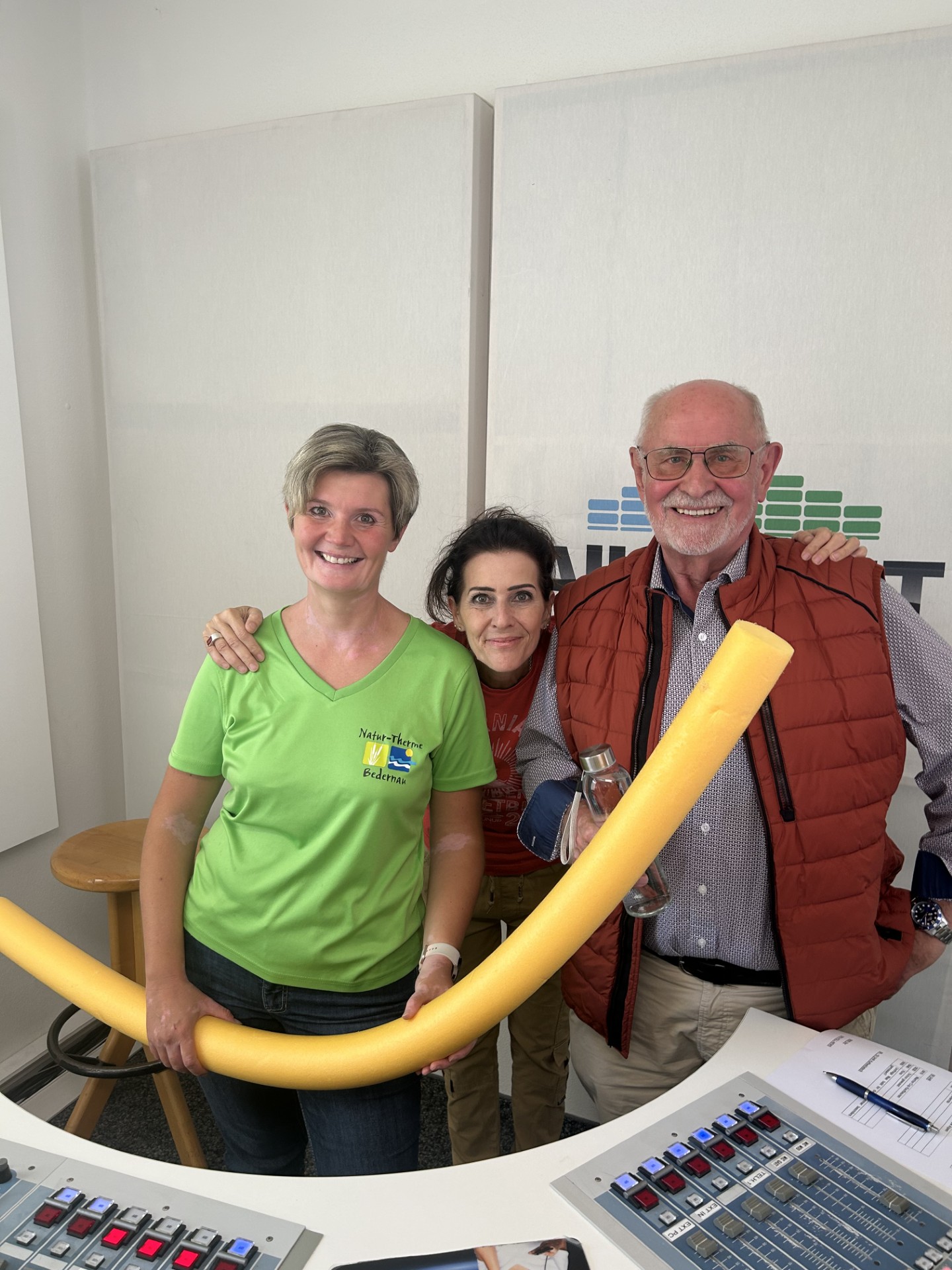 Kaffeeklatsch 03.09.26: Karina Richter (Thermenleitung Natur-Therme Bedernau) und Altbürgermeister Alfons Biber