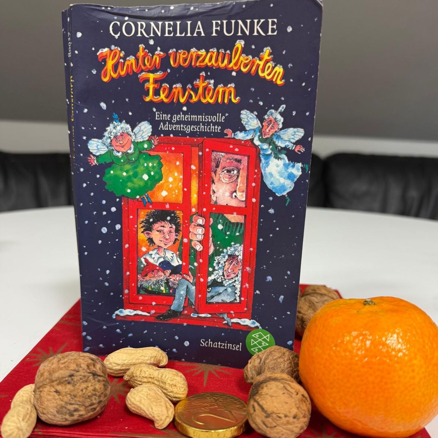 Buchtipp: "Hinter verzauberten Fenstern"