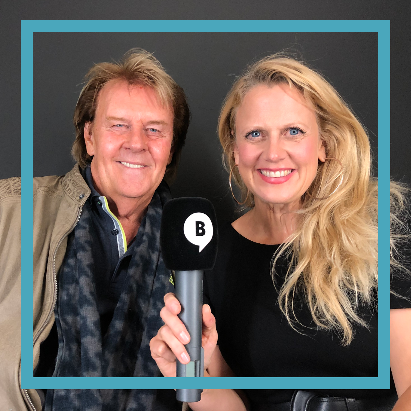 Mit den Waffeln einer Frau