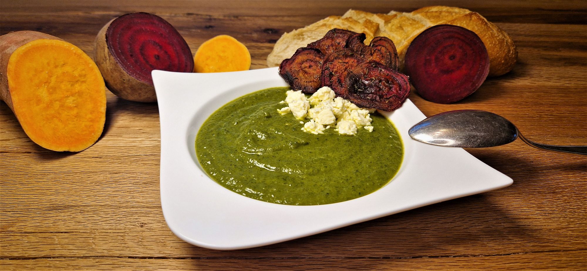 Folge 105 - Samtig-frische Spinatsuppe mit Feta und Rote-Beete-Chips episode artwork