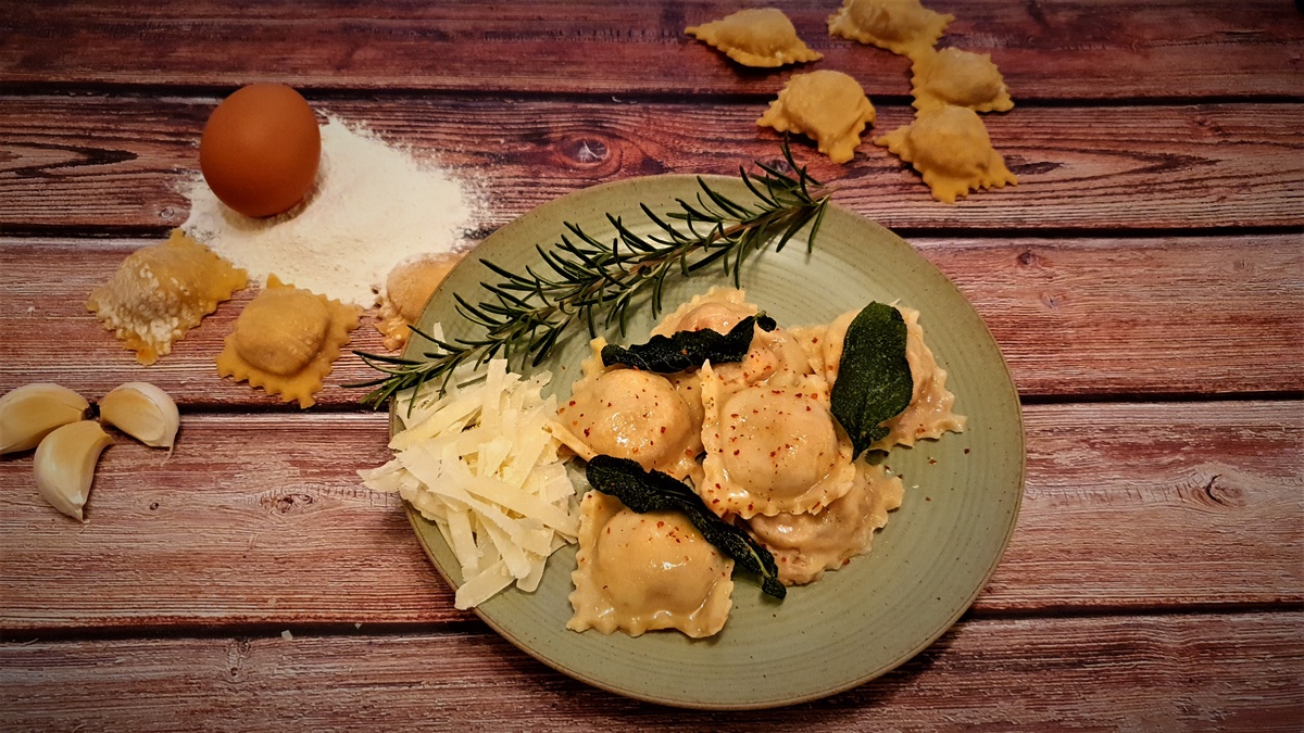 Folge 53 - Selbstgemachte Ravioli mit frittiertem Salbei - Null Sterne ...