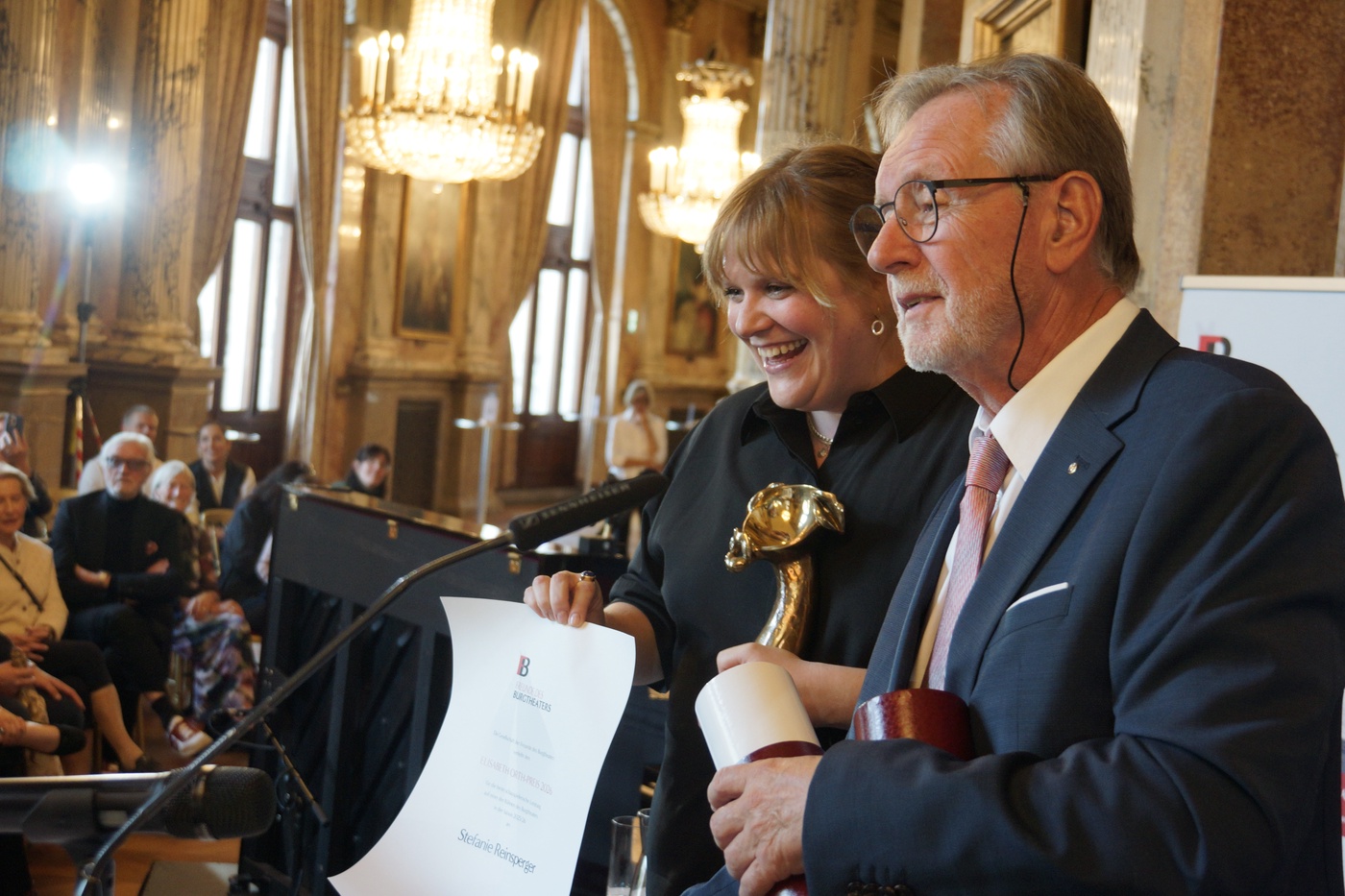 Aus dem Burgtheater
