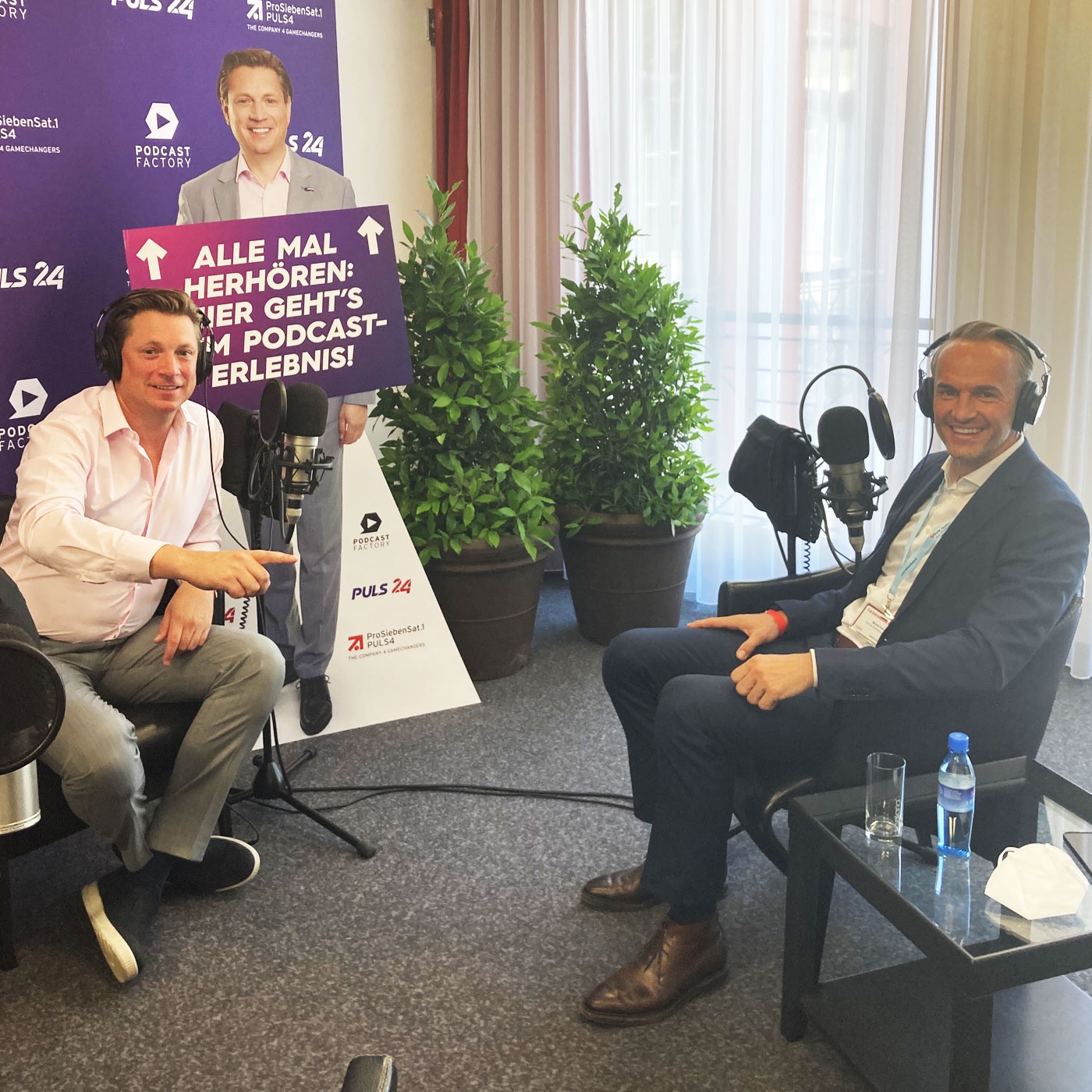 Manuel Hofer (Geschäftsführer, Top-Team Zentraleinkauf) mit Michael Stix (CCO, ProSiebenSat.1 PULS 4)