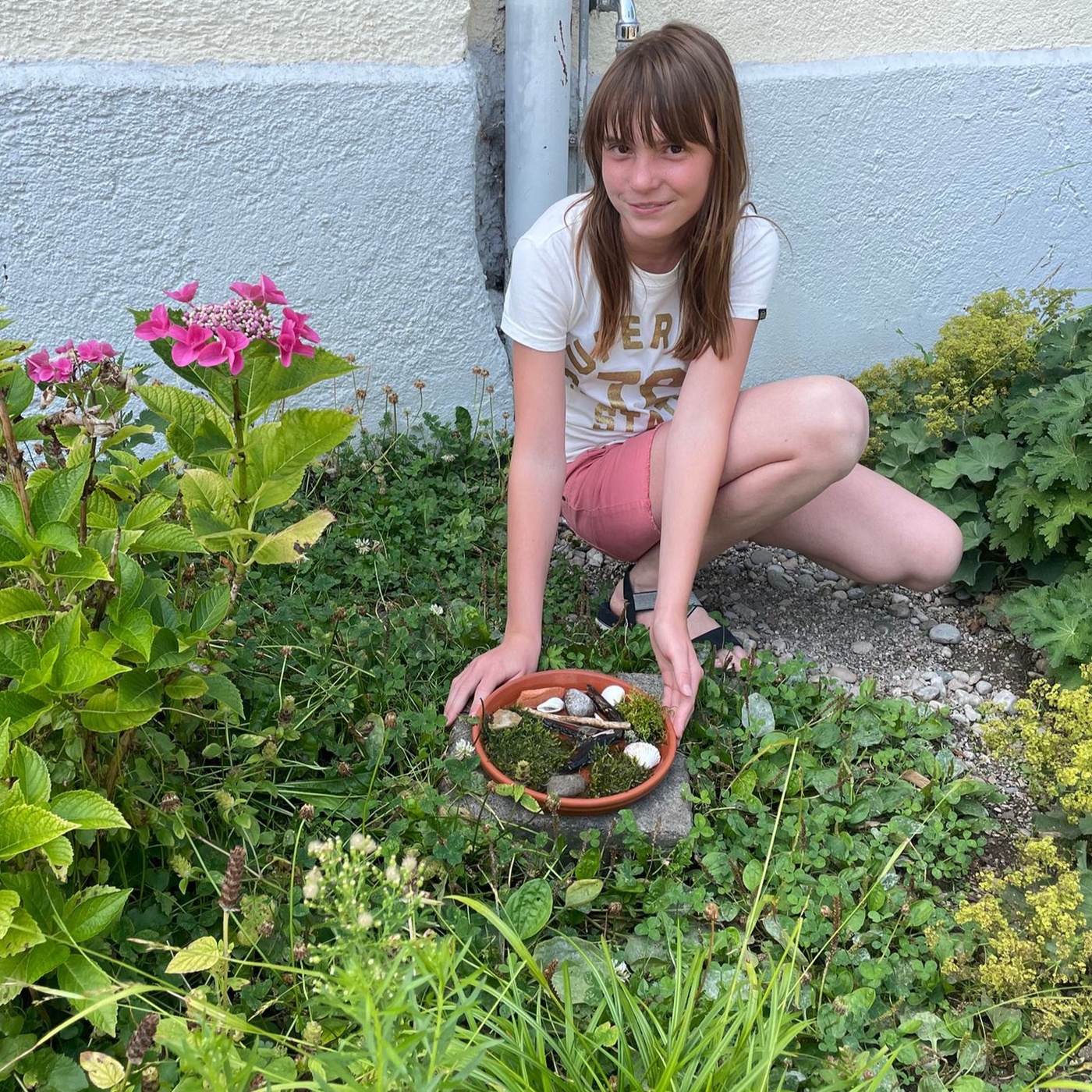 Wasser für die Bienen: Bienentränke selbst bauen