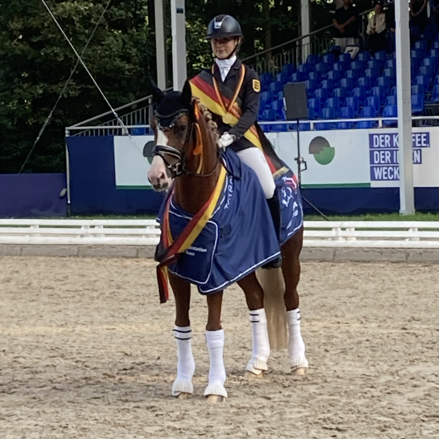 Einfach super: Amelie und ihr Pony gewinnen beim Bundeschampionat