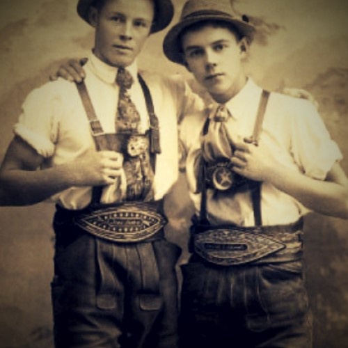 Trachten und der Nationalismus. Die kurze Geschichte von Lederhose und Dirndl