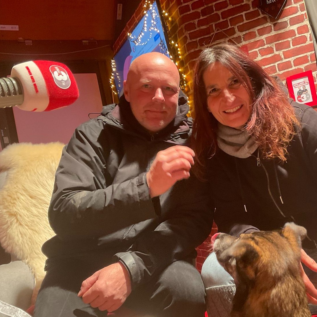 Die Hundetrainer Thorsten & Vera von Stressfrei Mensch & Hund zu Gast im Studio
