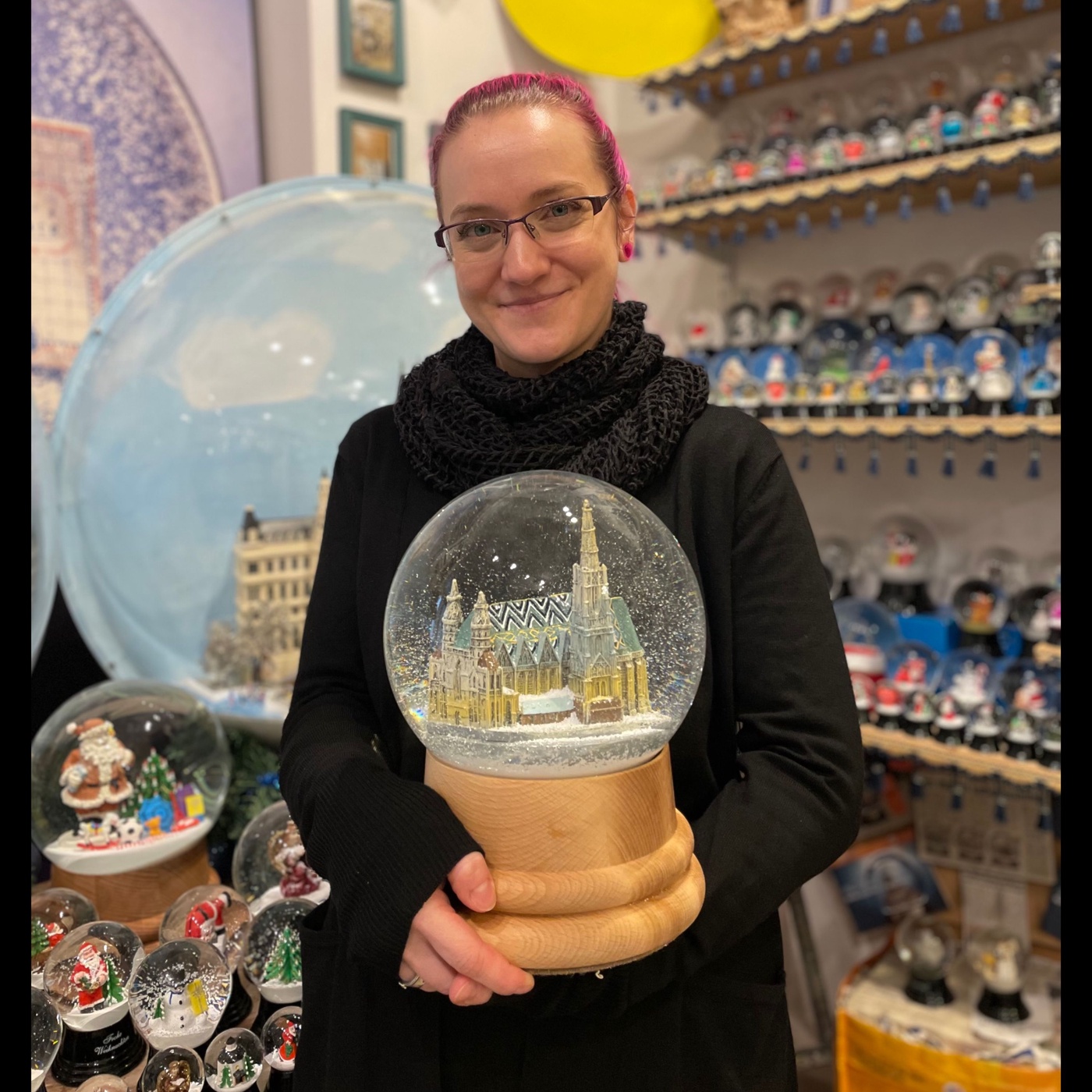 Perspektiven: Die Schneekugelmacherin