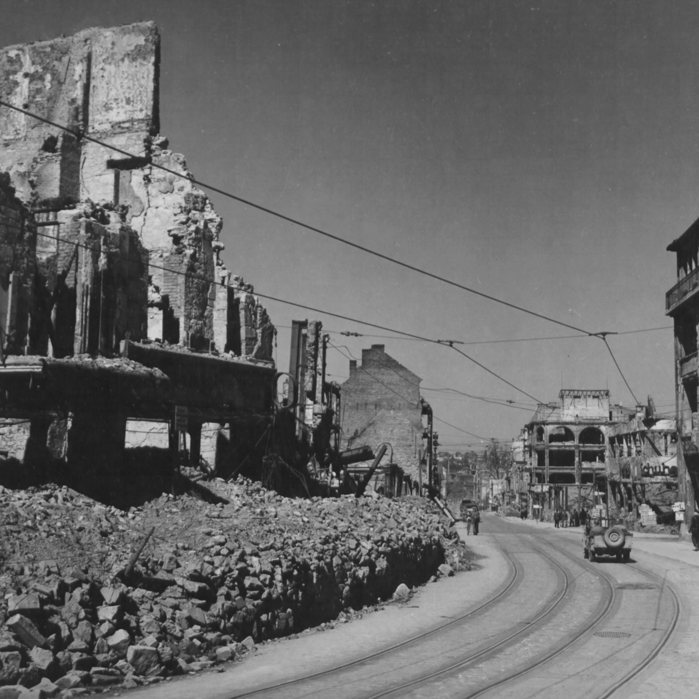 A-044: Trümmerfrauen (?) in Kassel, 1943-1955, mit Helke Dreier und Dr. Kerstin Wolff [Archiv der dt. Frauenbewegung]