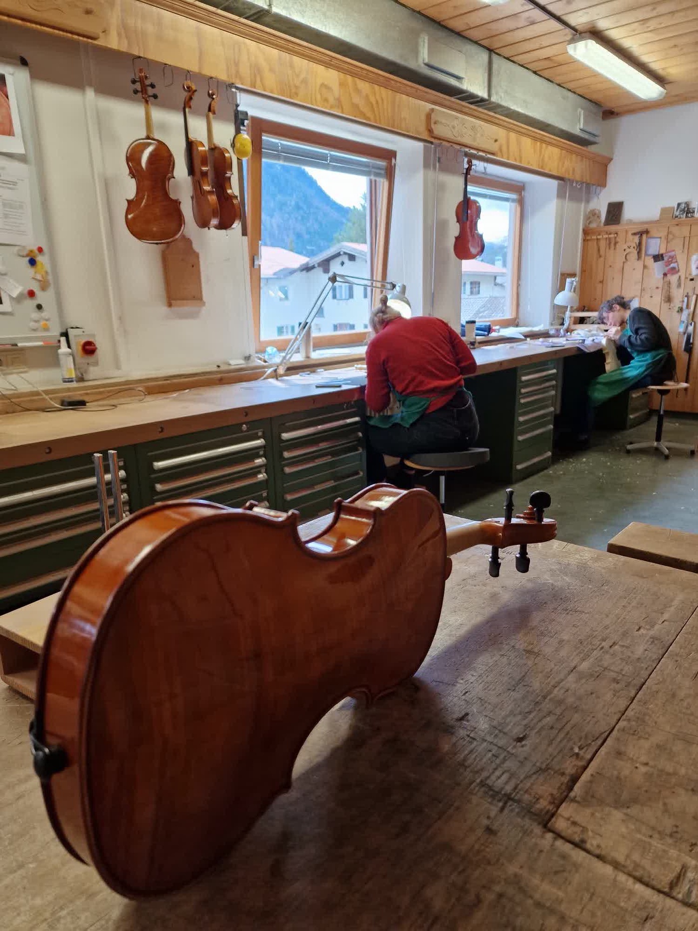 Ein Himmel voller Geigen – zu Gast in der Musikinstrumentenbauschule in Mittenwald
