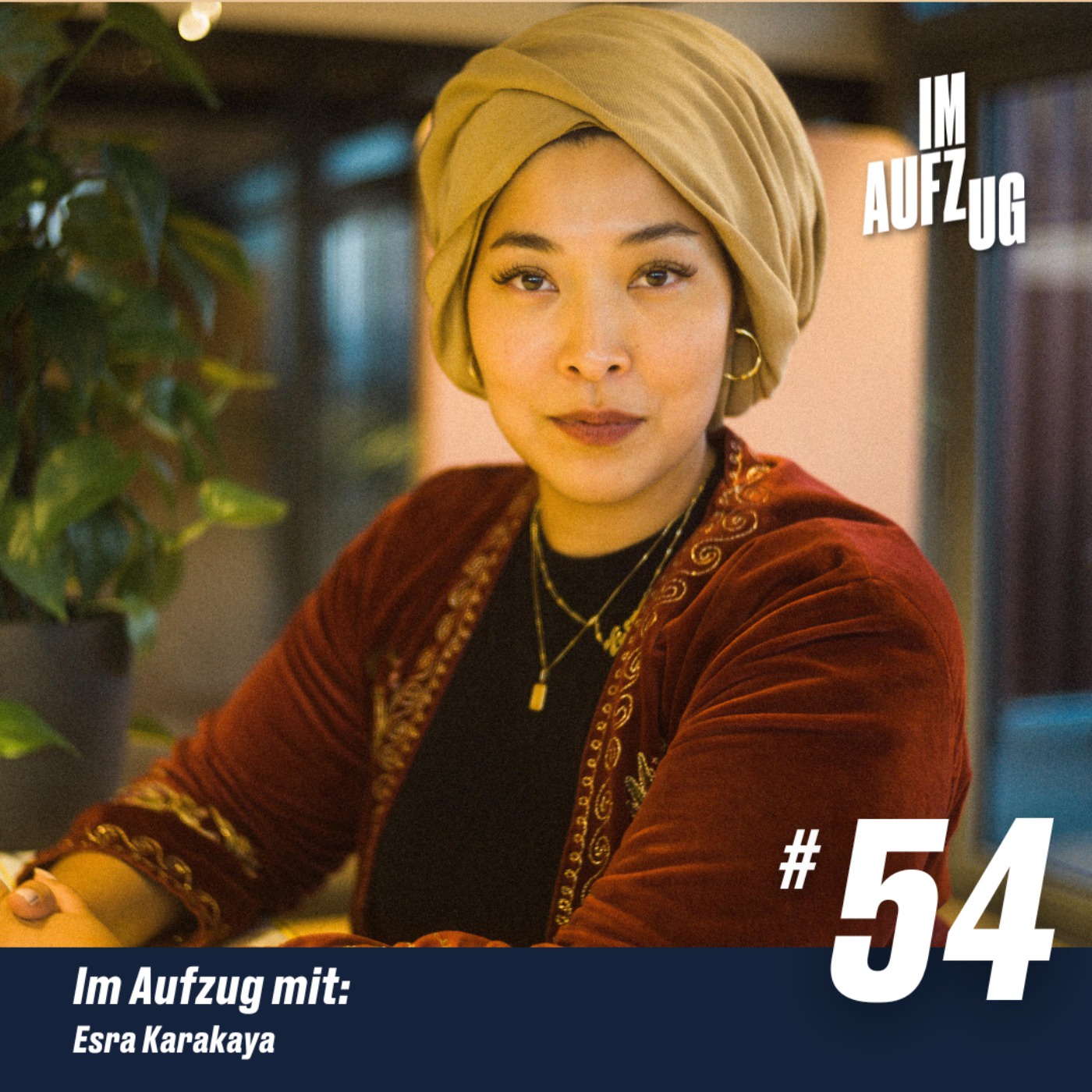 Im Aufzug mit Esra Karakaya