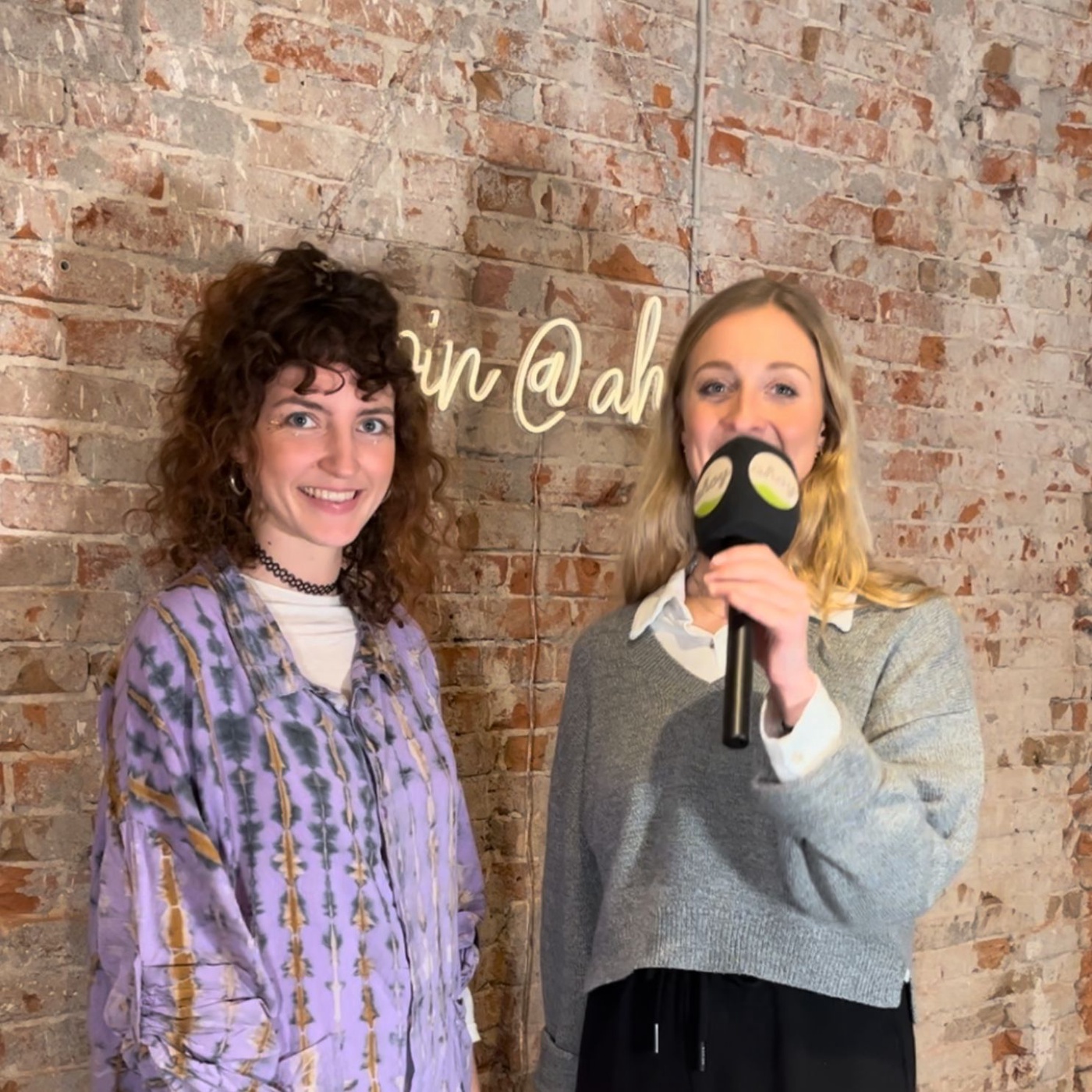 Sophie von Guacáyo an der ahoy-Minibar