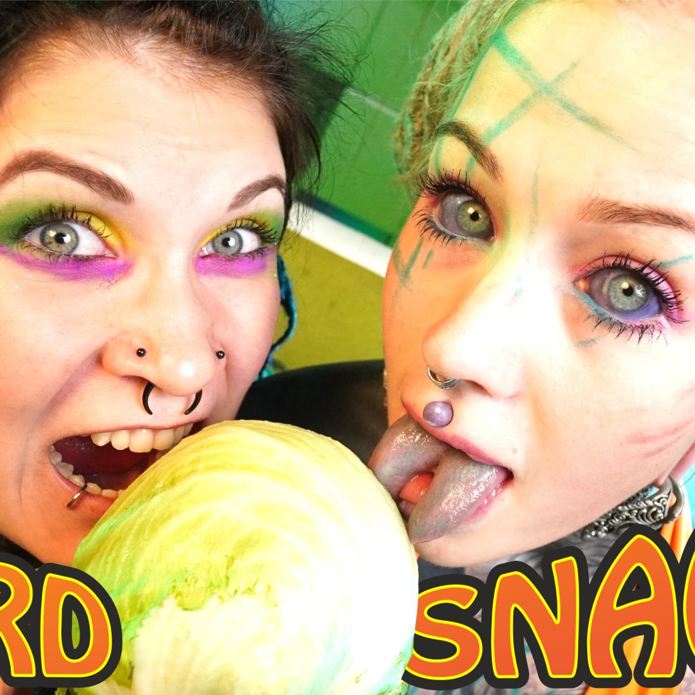 Anuskatzz and friends Eat salad ASMR - food sounds (mukbang)