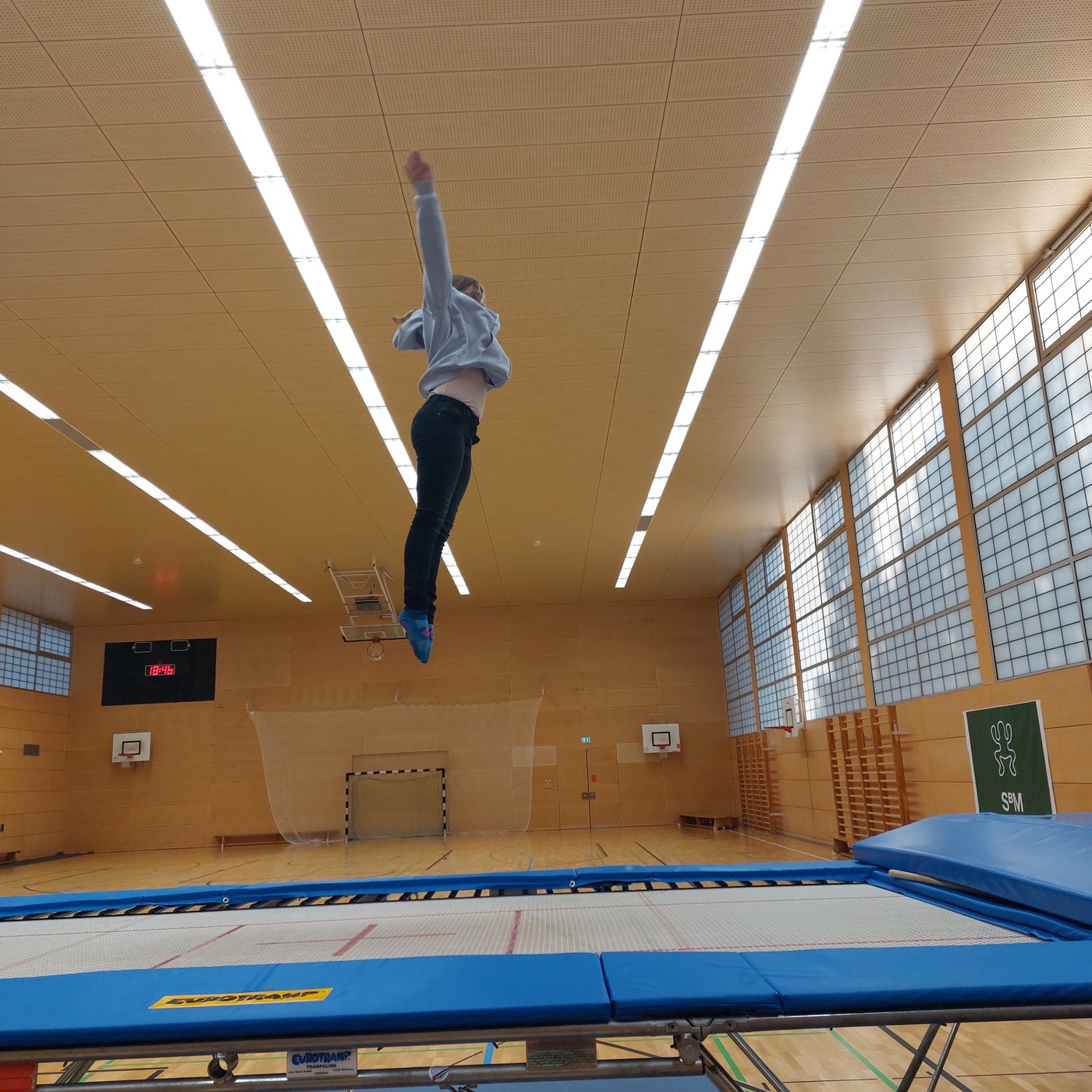 Hoch hinaus- Johanna beim Trampolinverein