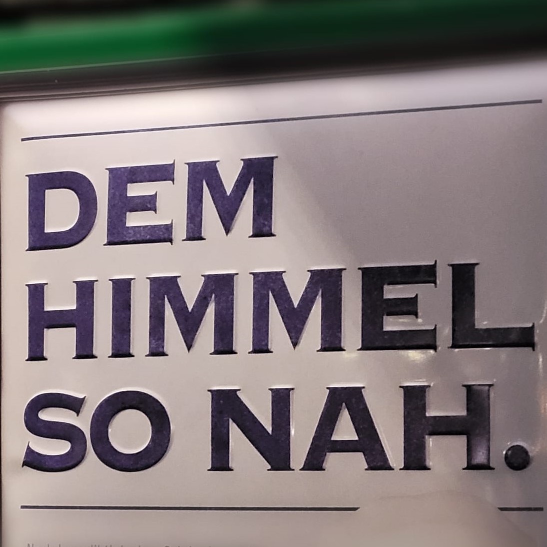 Gott zeigt sich notdürftig in einer Krippe