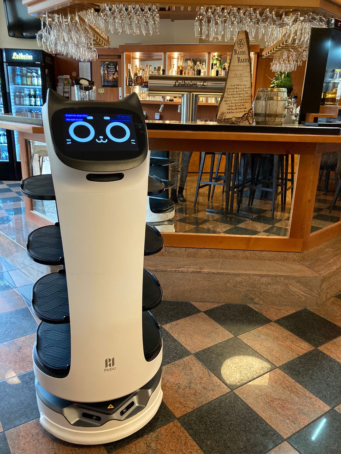 Servier-Roboter in der Gastronomie? Keine Zukunftsmusik mehr im RadioEINS-Land