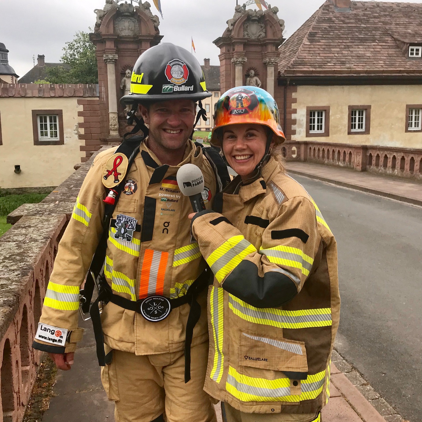 Laufen in Feuerwehr - Uniform für schwerkranke Kinder