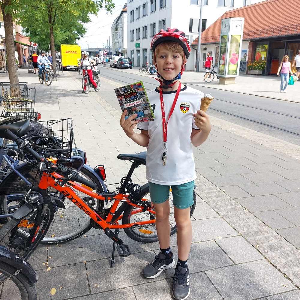 Finn unterwegs auf dem Kinder-Kultur-Radweg