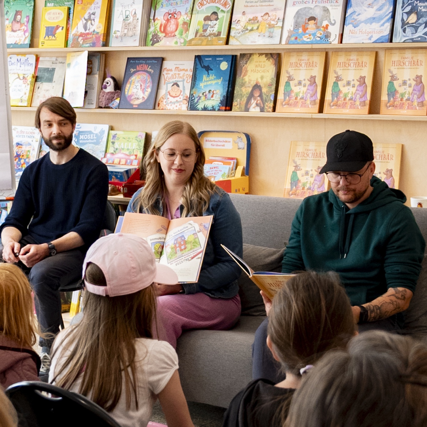 Mias Frageecke mit Nicole und Tobias von papa.hirsch.liest und Illustrator Dominik Katz