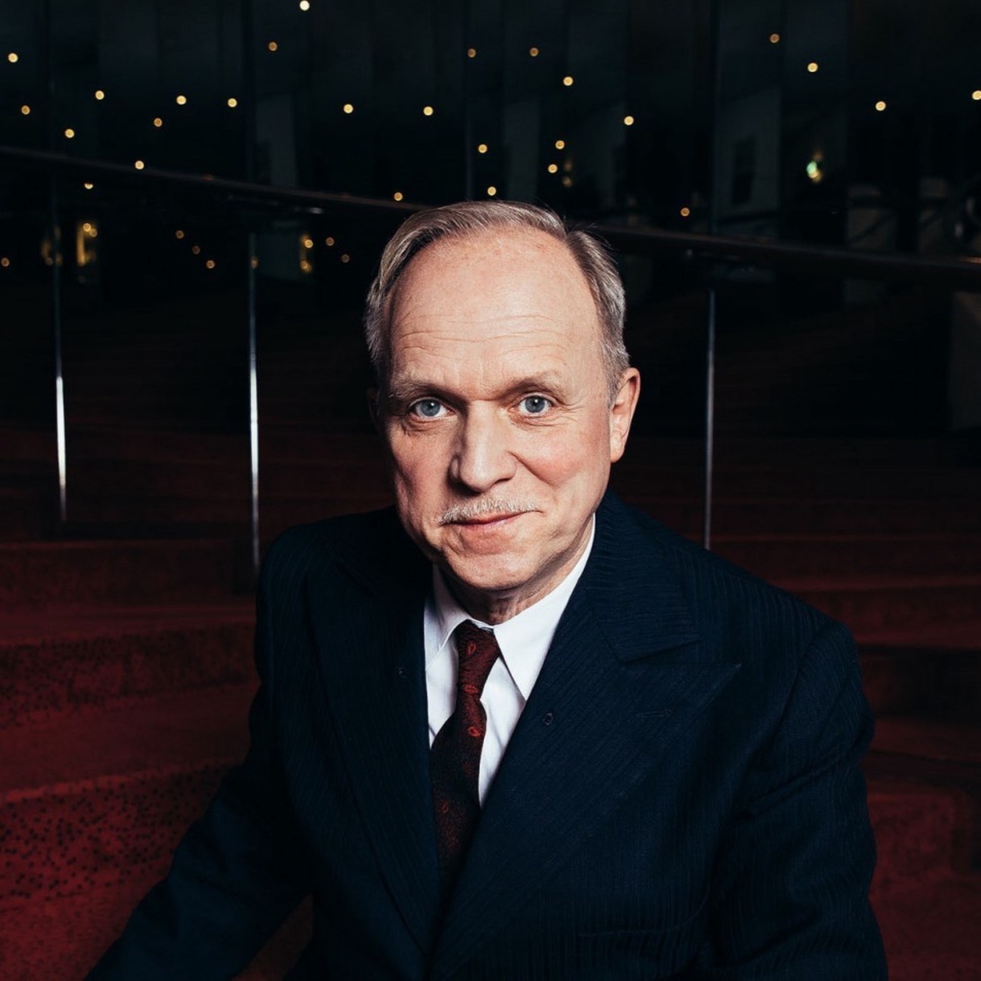 Ulrich Tukur spricht, singt und spielt