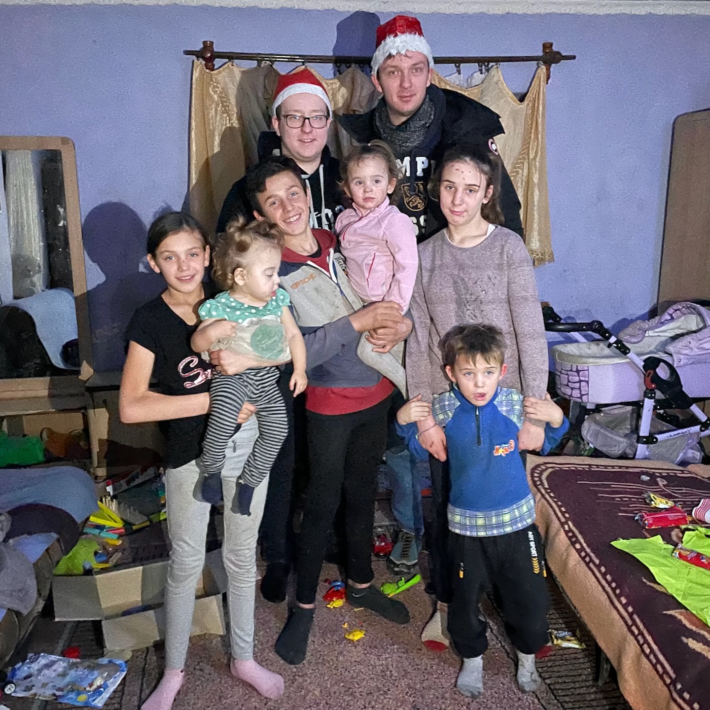 Pod2Talk #4 Wie eine Weihnachtsaktion Kindern in der Ukraine ein Lächeln schenkte – und uns verändert hat.