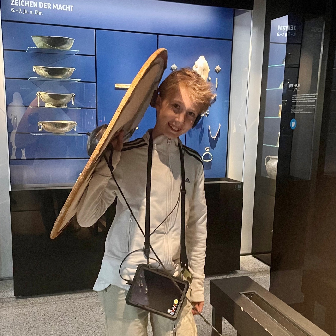 Schlange Sisssi führt durchs Museum