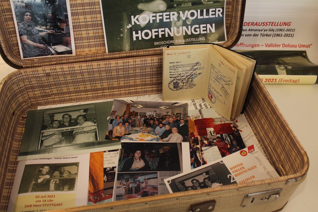 Ausstellungseröffnung Koffer voller Hoffnungen