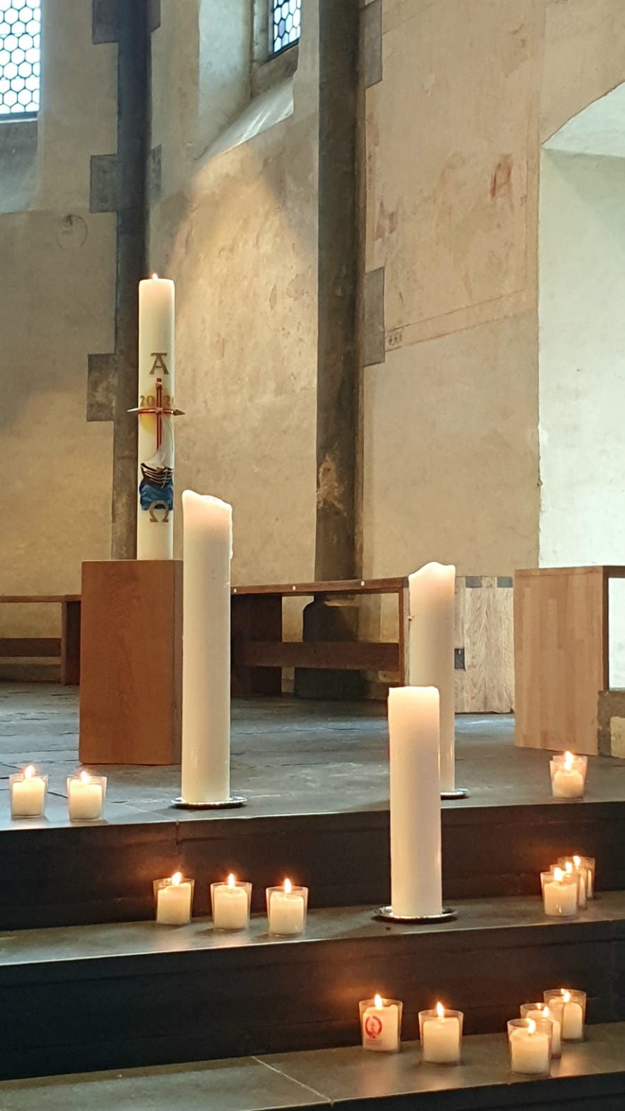 Christus, das Osterlicht, entzündet Leben in uns.