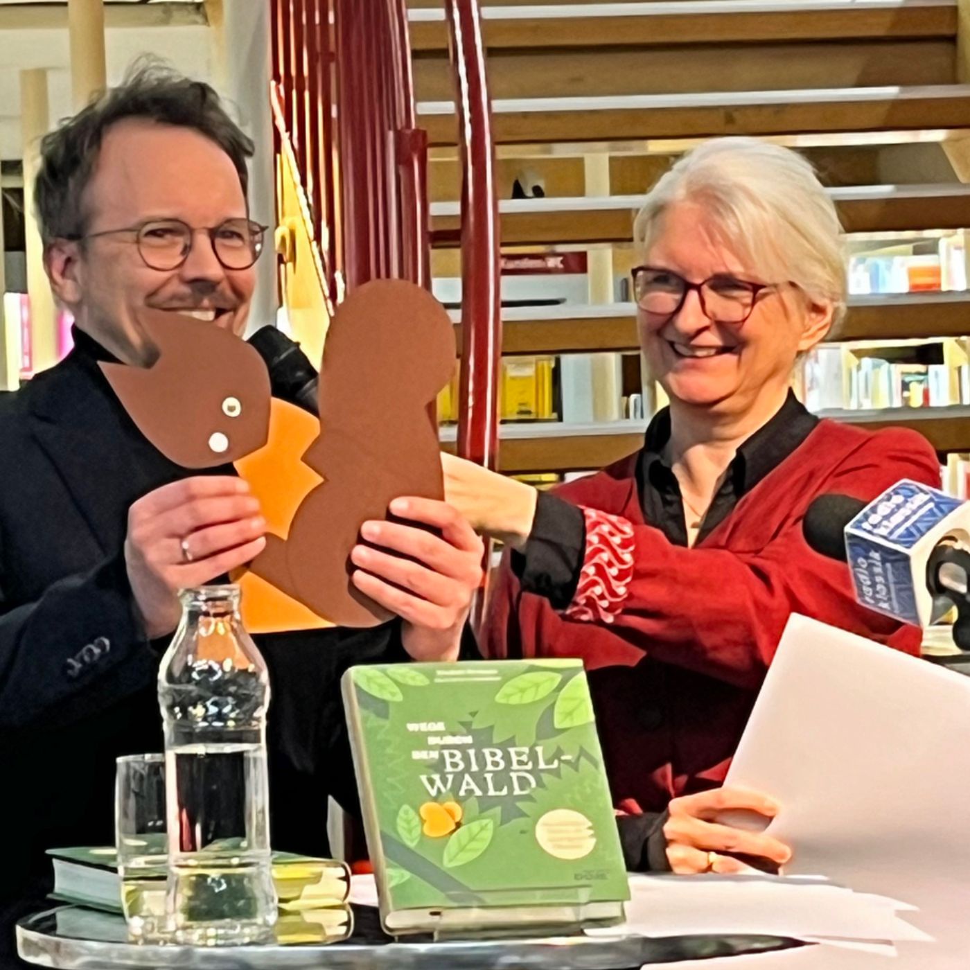 per- 260309#Bibelwaldbuch_Präsentation_Religion