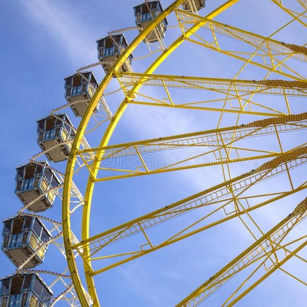 Bonbons, Achterbahn und Kegeln – auf der Wiesn gibt es viel zu entdecken