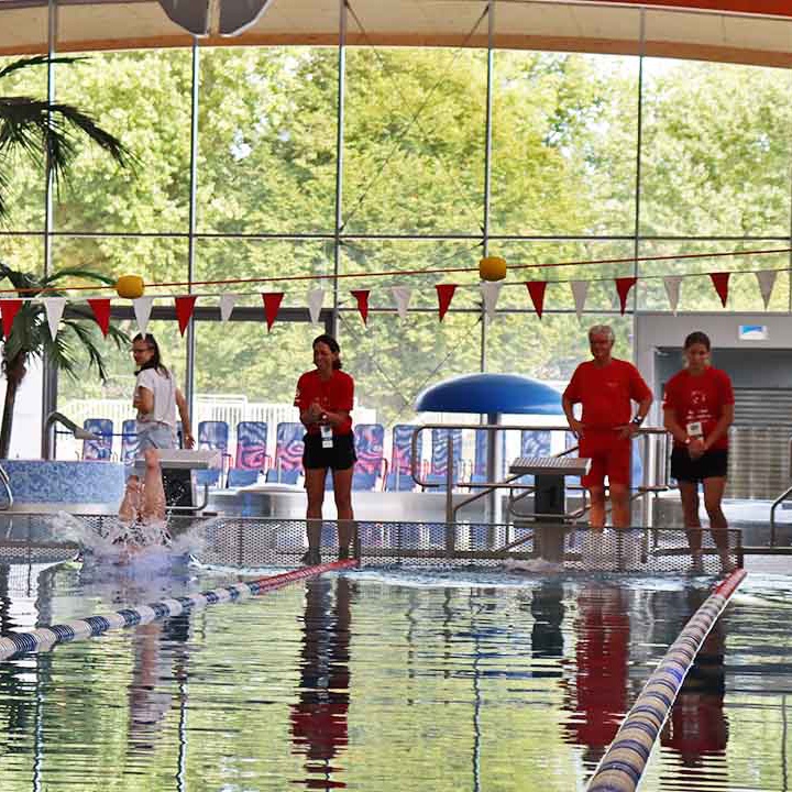 Umfrage Helferinnen und Helfer beim Schwimmen - Sommer-Fest Special Olympics 2024